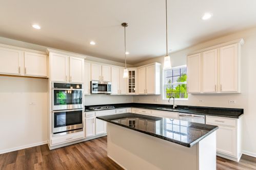 12404 Blue Water Pkwy, Plainfield, IL 60585