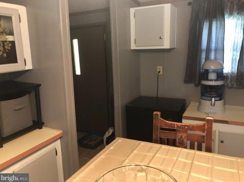 110 Dovefield Dr, Lancaster PA  17603-4686 exterior