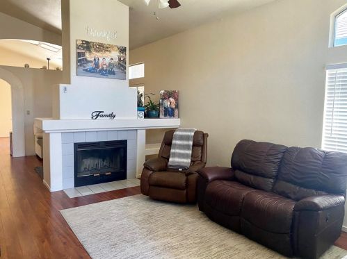 8737 Clay Glen Way, Elk Grove, CA 95758-6736