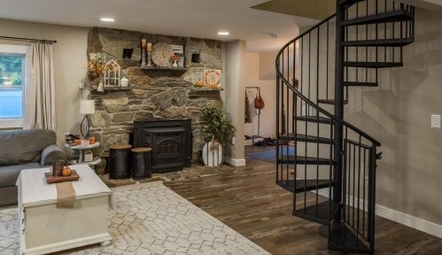 12 Bunker Hill Rd, Auburn, NH 03032-3528
