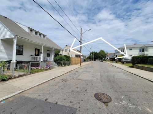 82 Lynch St, Providence, RI 02908-5106