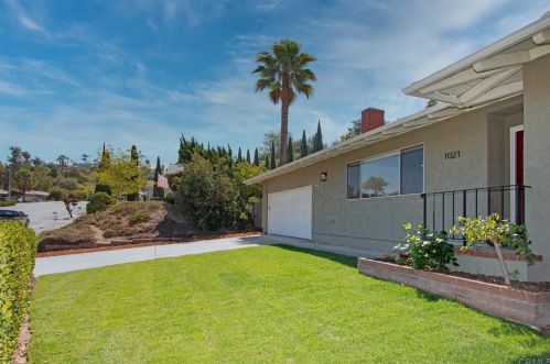 1021 Deerhaven Dr, Vista, CA 92084-5541