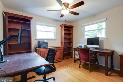 5623 Queensberry Ave, Springfield VA  22151-2711 exterior