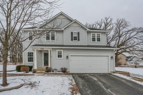 2465 Savanna Grove Ln, Bull Valley, IL 60098-9211