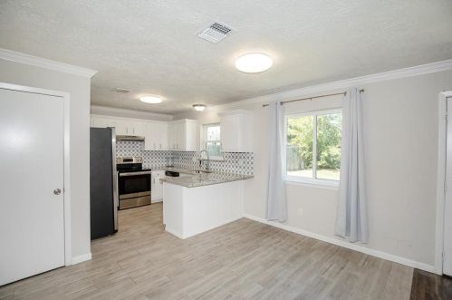 2212 Mockingbird Ln, Morgans Point TX 77571-2542 exterior