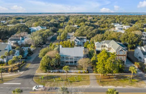 2201 Palm Blvd, Isle Of Palms SC  29451-2349 exterior