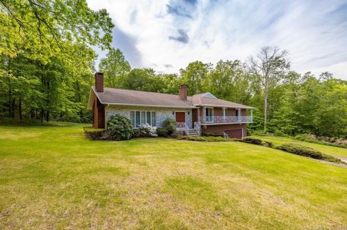7 Paterson Dr, Middletown, CT 06457-5138