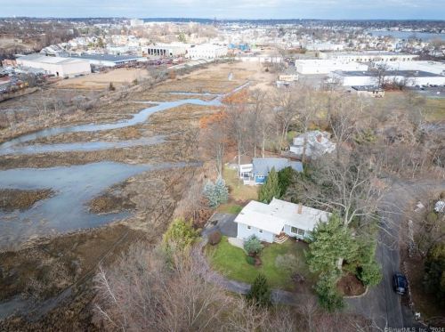 12 Splitrock Rd, Norwalk CT  06854-4713 exterior