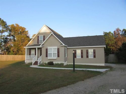 20 Davis Circle Dr, Zebulon, NC 27597-5326