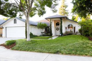 1523 Fallbrook Ave, Clovis, CA 93611-7349