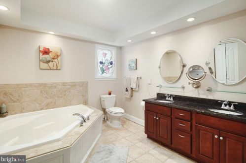 834 Edge Park Dr, Tavistock NJ 08033-1022 exterior