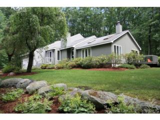 16 Hillside Dr, Hollis, NH 03049-6158