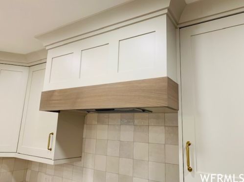 2992 Tracy Dr, Sandy UT 84093-2026 exterior