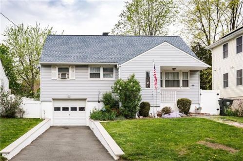 69 Mason St, Metuchen, NJ 08840-2946
