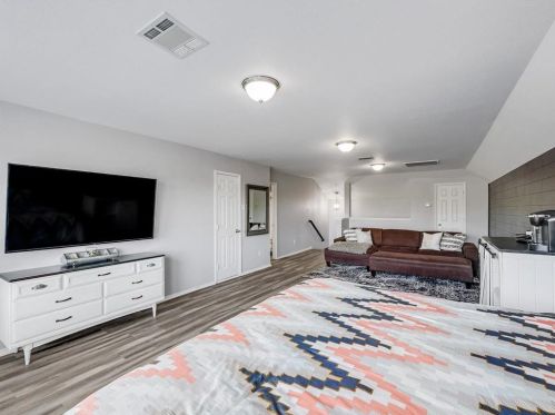 6552 Fairview Dr, Fort Worth TX  76148-1440 exterior