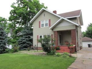 1018 9th St, Hastings, NE 68901-4139