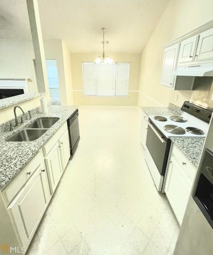 1820 Courtyard Ln, Mcdonough, GA 30252-8657