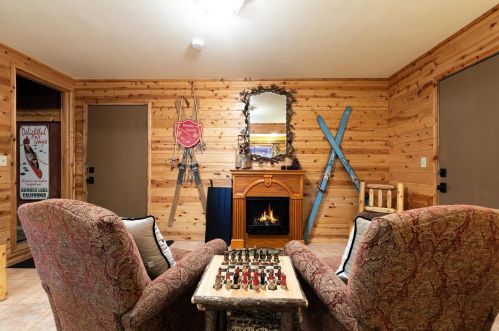 14050 Copenhagen Dr, Truckee CA  96161-6627 exterior