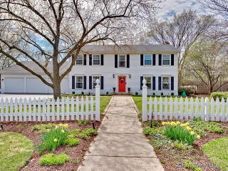 208 9th Ct, Oak Brook, IL 60521-4510