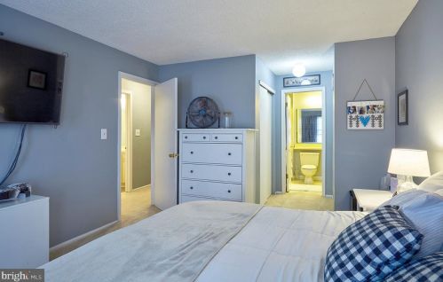 24 Cheverny Ct, Trenton NJ 08619-4718 exterior