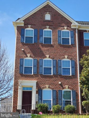 12648 Stone Lined Cir, Woodbridge, VA 22192-5597