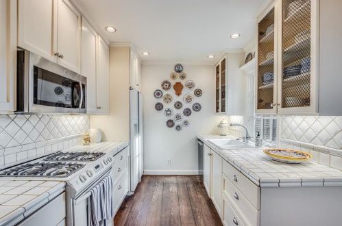 2354 Hurst Dr, Atlanta GA  30305-4233 exterior