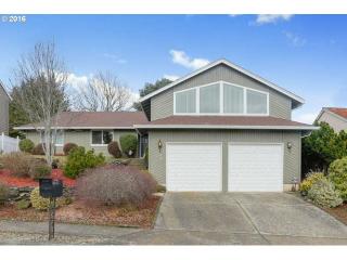 599 24th St, Damascus, OR 97030