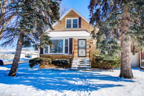 8001 Troy St, Chicago, IL 60652-2614