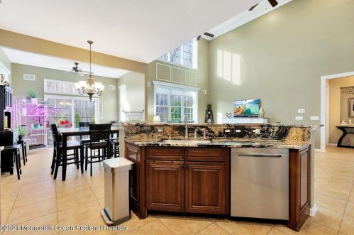 19 Carleton Dr, East Freehold NJ  07728-9273 exterior
