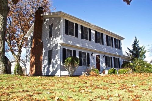 8 Robin Rd, Hopkinton, RI 02804-1530