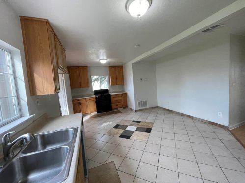 1617 Hunter St, Stockton, CA 95206-2027