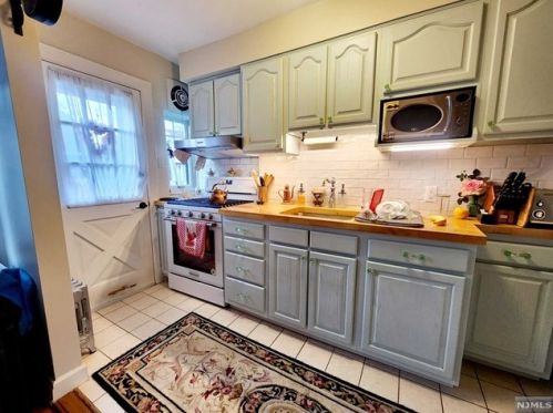 347 Valley Blvd, Wood-Ridge NJ  07075-1246 exterior