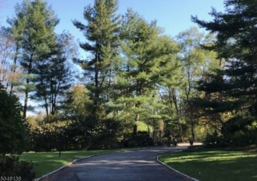 7 Quaker Ridge Rd, Morristown, NJ 07960-6502