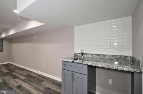 328 61 St, Philadelphia PA 19142-3402 exterior