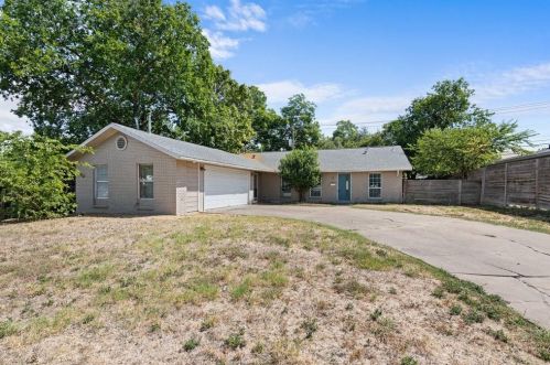 2011 Cheshire Dr, Austin TX  78723-3208 exterior