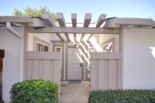 1529 New Brunswick Ave, Sunnyvale, CA 94087-4204