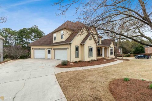 1054 Eagles Brooke Dr, Locust Grove, GA 30248-2470