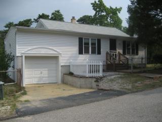 1033 Montgomery Ave, Toms River, NJ 08757-1133