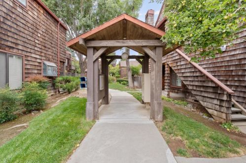 1555 Hecker Pass Rd, Gilroy, CA 95020-3761