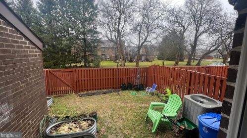 8 Shirley Ln, Trenton NJ 08610-2417 exterior