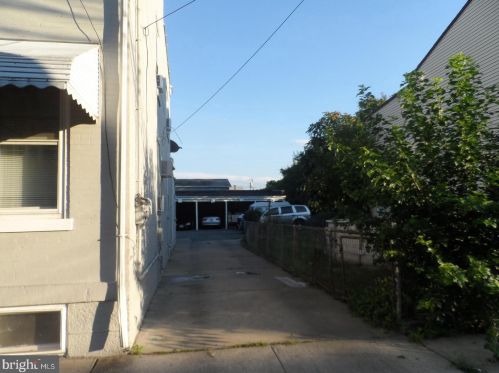 231 Mott St, Trenton, NJ 08611-1221