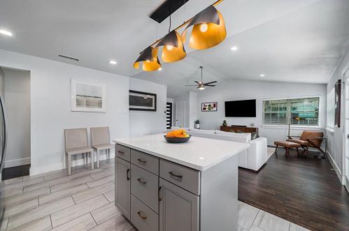 2116 Rockwood Dr, Carrollton TX 75007-5723 exterior