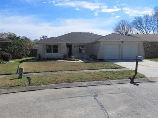 32 Ramon Via, Harvey LA  70058-3051 exterior