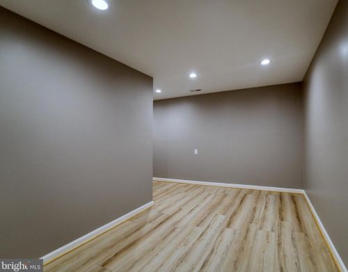 14 Stratford Garden Ct, Silver Spring MD 20904-1560 exterior