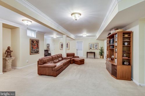 6420 Lake Meadow Dr, Springfield VA  22015-3927 exterior