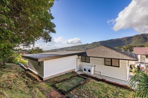 2803 Henry St, Honolulu HI  96817-1144 exterior