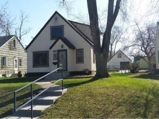 4326 Xenia Ave, Minneapolis, MN 55422-1047