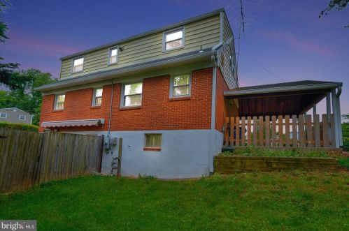 1911 Warren Dr, Woodbridge, VA 22191-2444