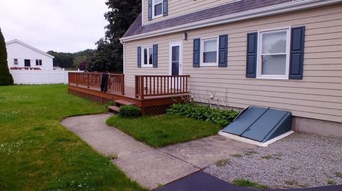 10 Thompson Ave, Westerly RI  02891-2021 exterior