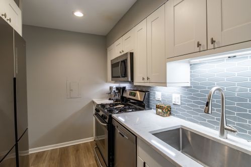 906 Alleghany Dr, Arlington Hts, IL 60004-2950
